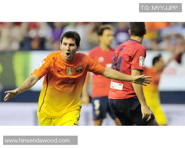 足球明星高清大图展现球场风采与激情瞬间的完美结合